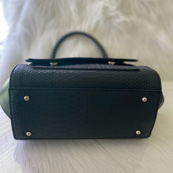 Guess Top-Handle Satchel - Picture 4 of 10